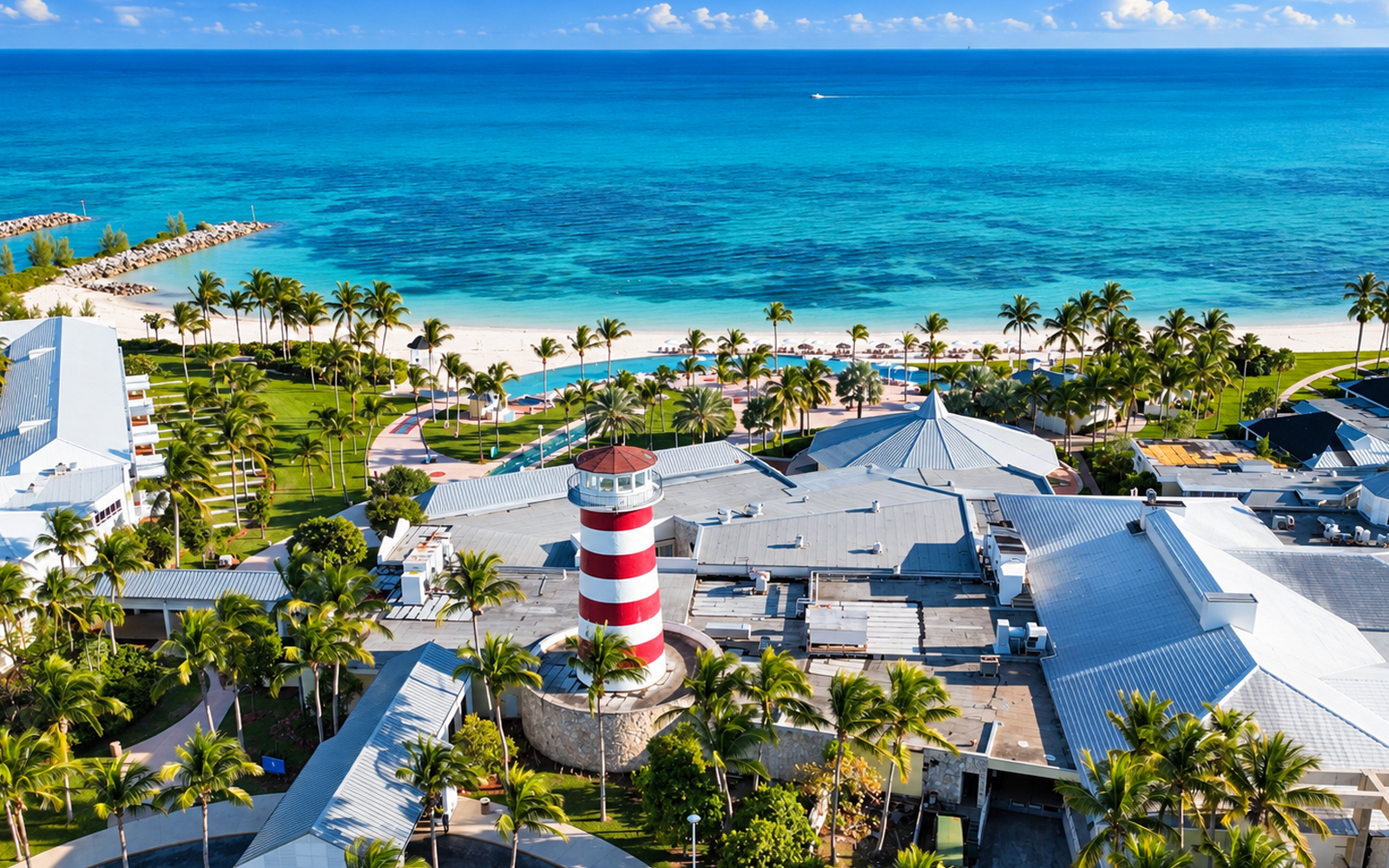 Grand Bahama turquoise water and coastal real estate